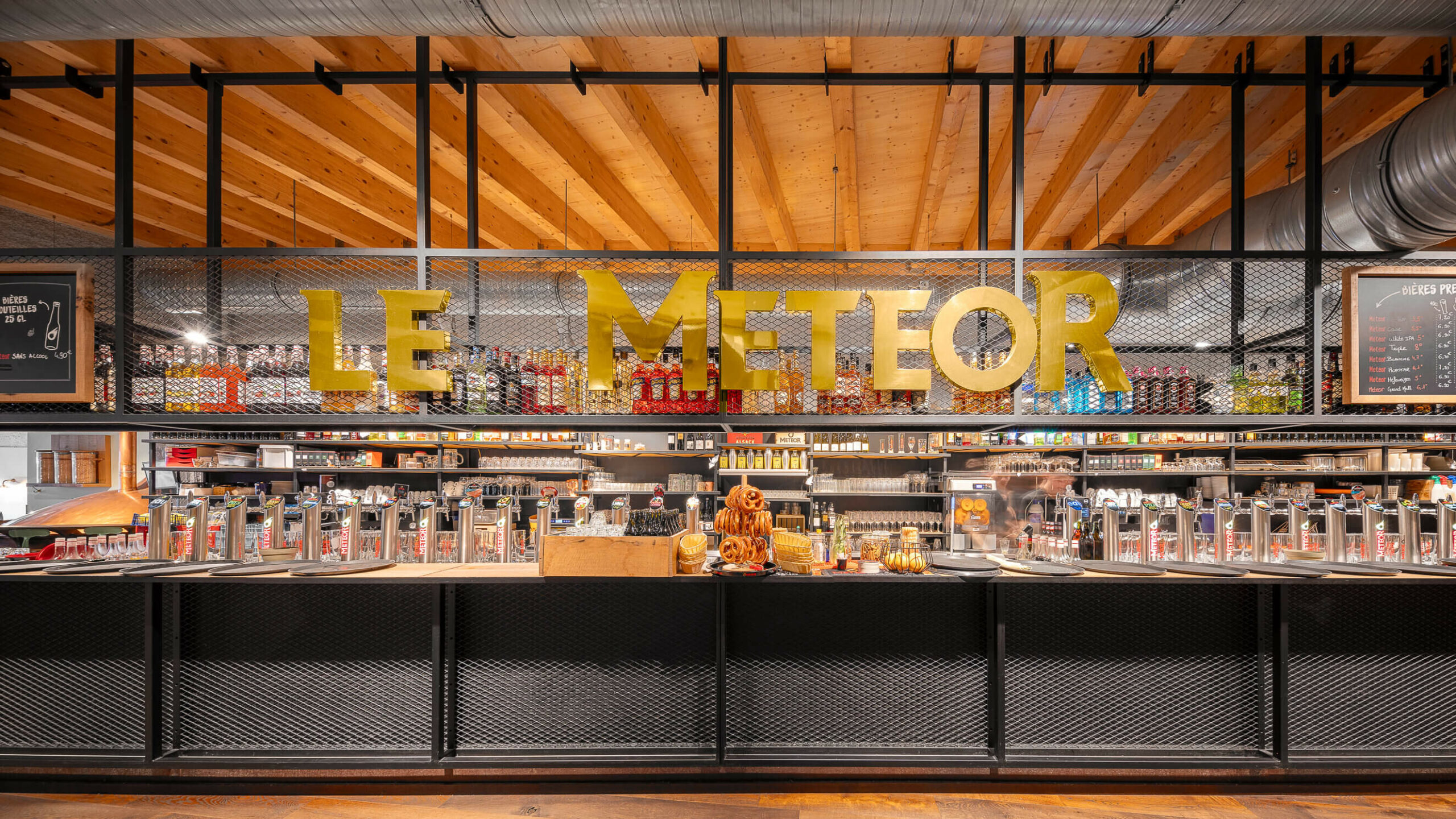 Brasserie Météor Strasbourg – Prise de vue en grand angle d’un lieu en activité