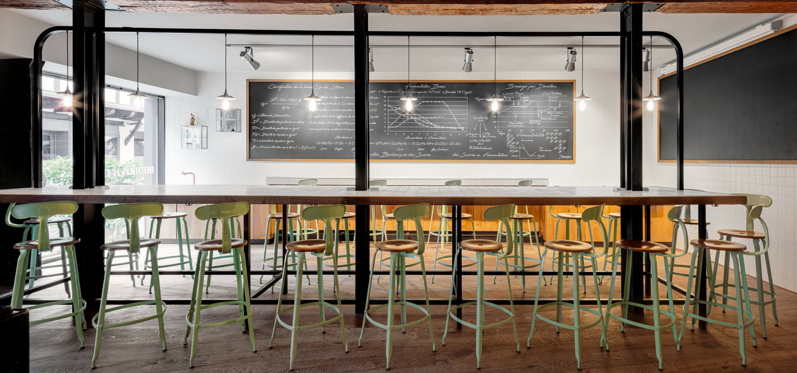 Espace bar et restauration à la Brasserie Météor – Vue capturée par photographe à Strasbourg