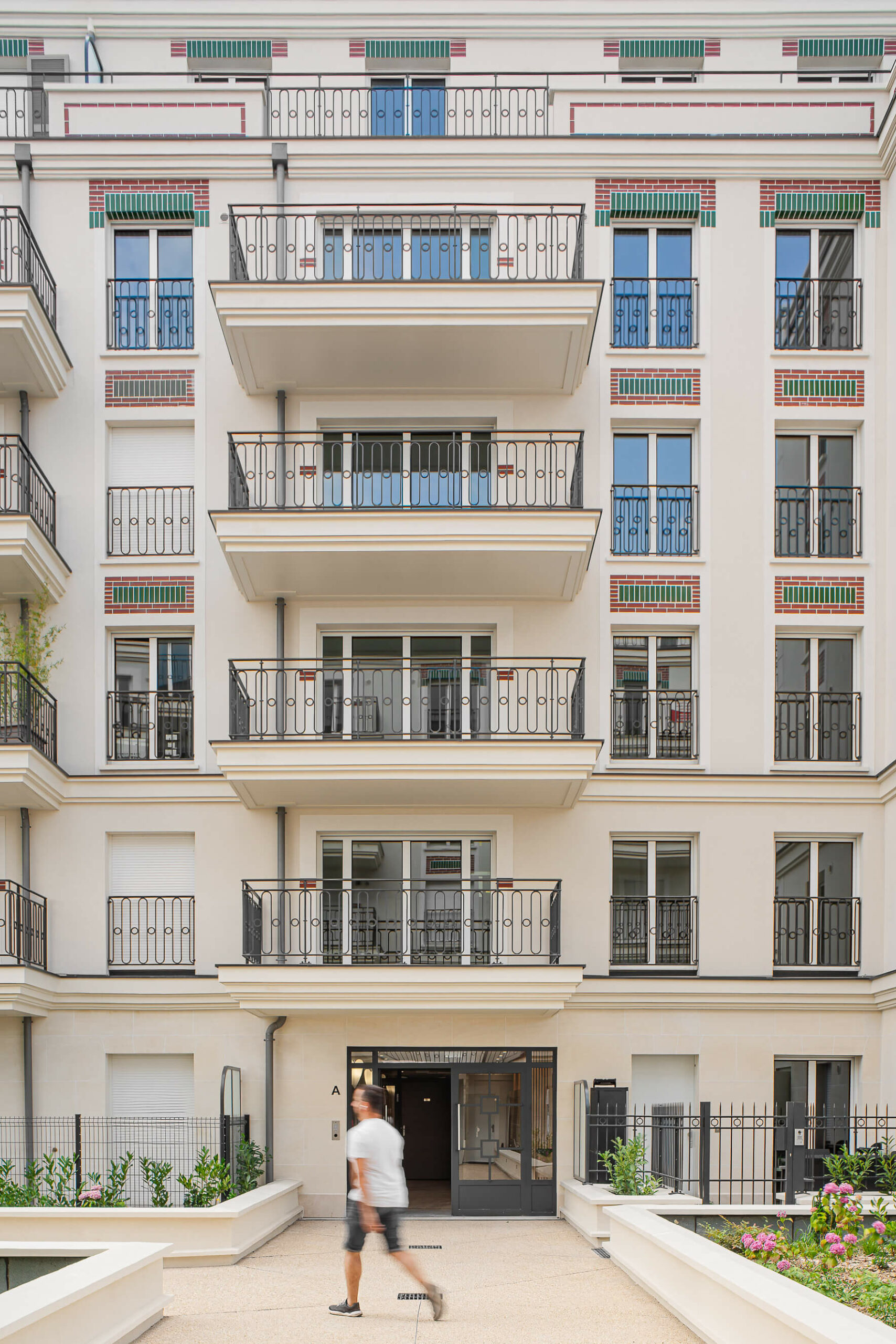 detail-facade-loggia-pierre-logement-chelles