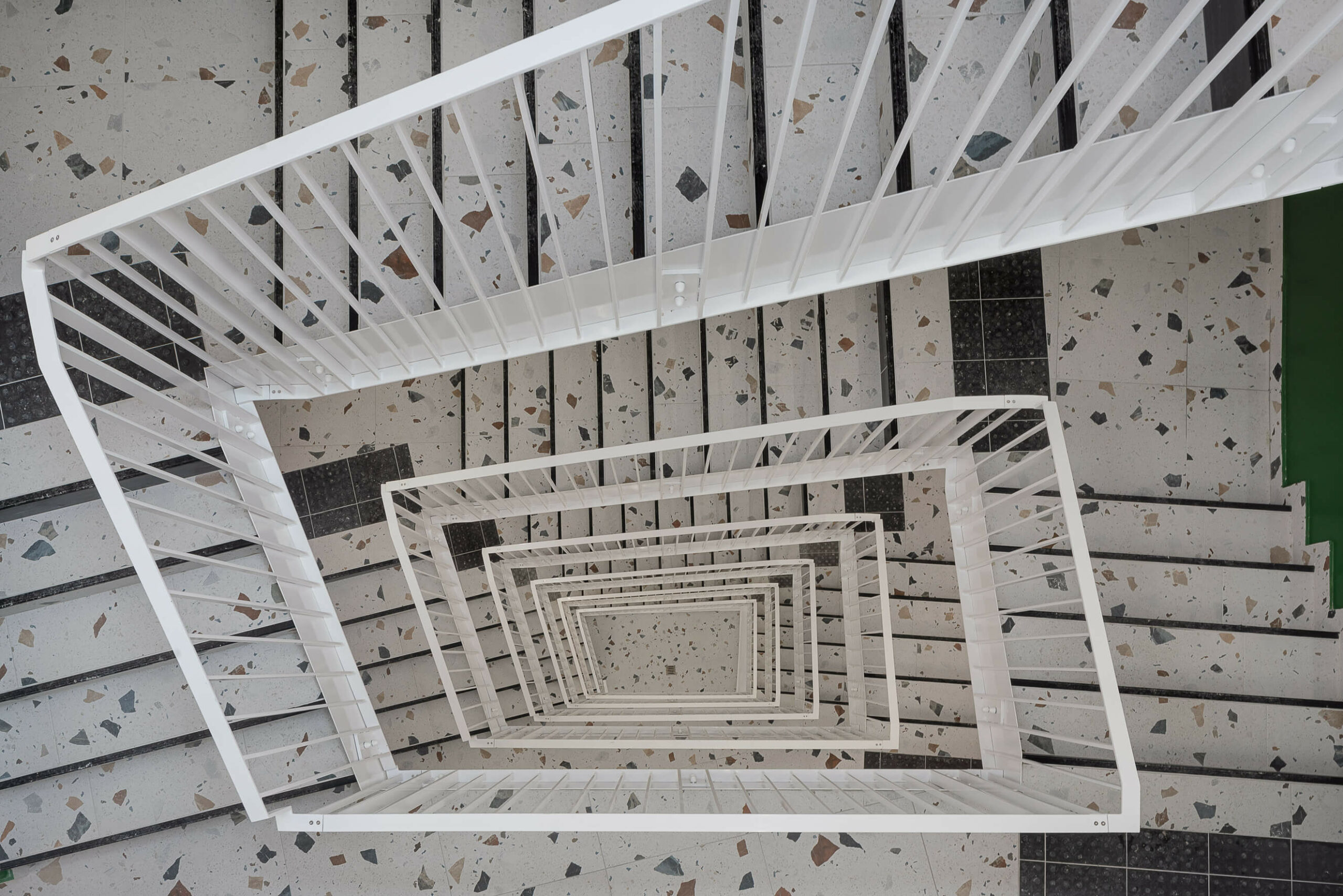 photo-escalier-terrazzo-parking-edifice-photo photo-escalier-terrazzo-parking-edifice-photo