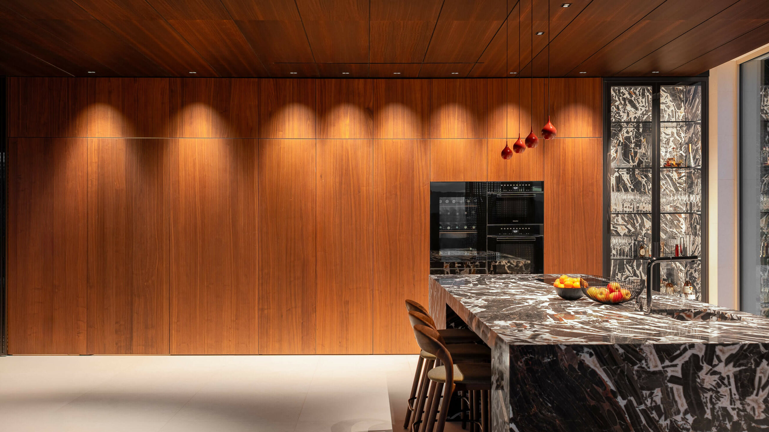 vue-architecturale-cuisine-bois-et-marbre vue-architecturale-cuisine-bois-et-marbre