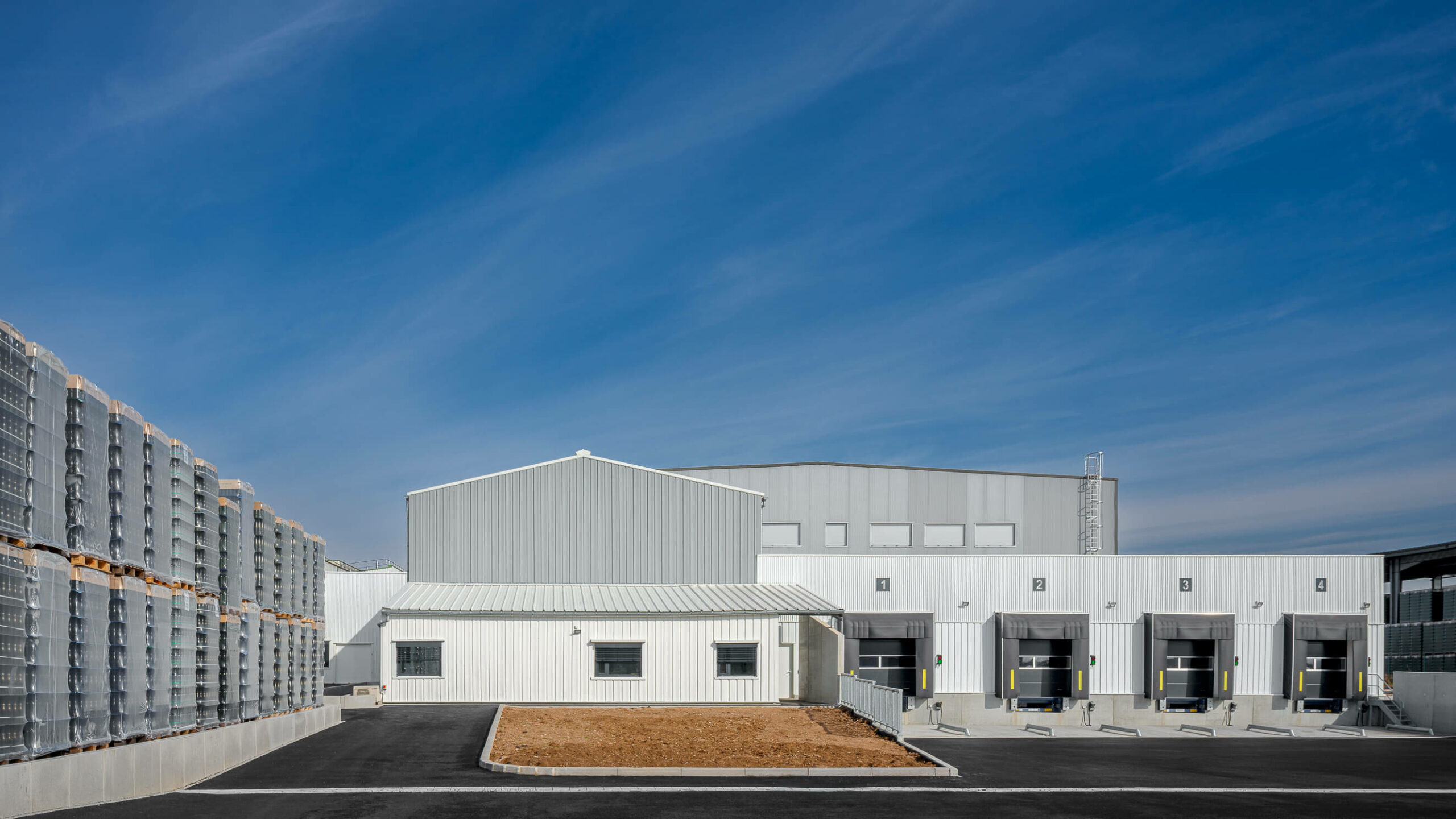 vue-exterieure-halle-logistique-photographe-alsace vue-exterieure-halle-logistique-photographe-alsace