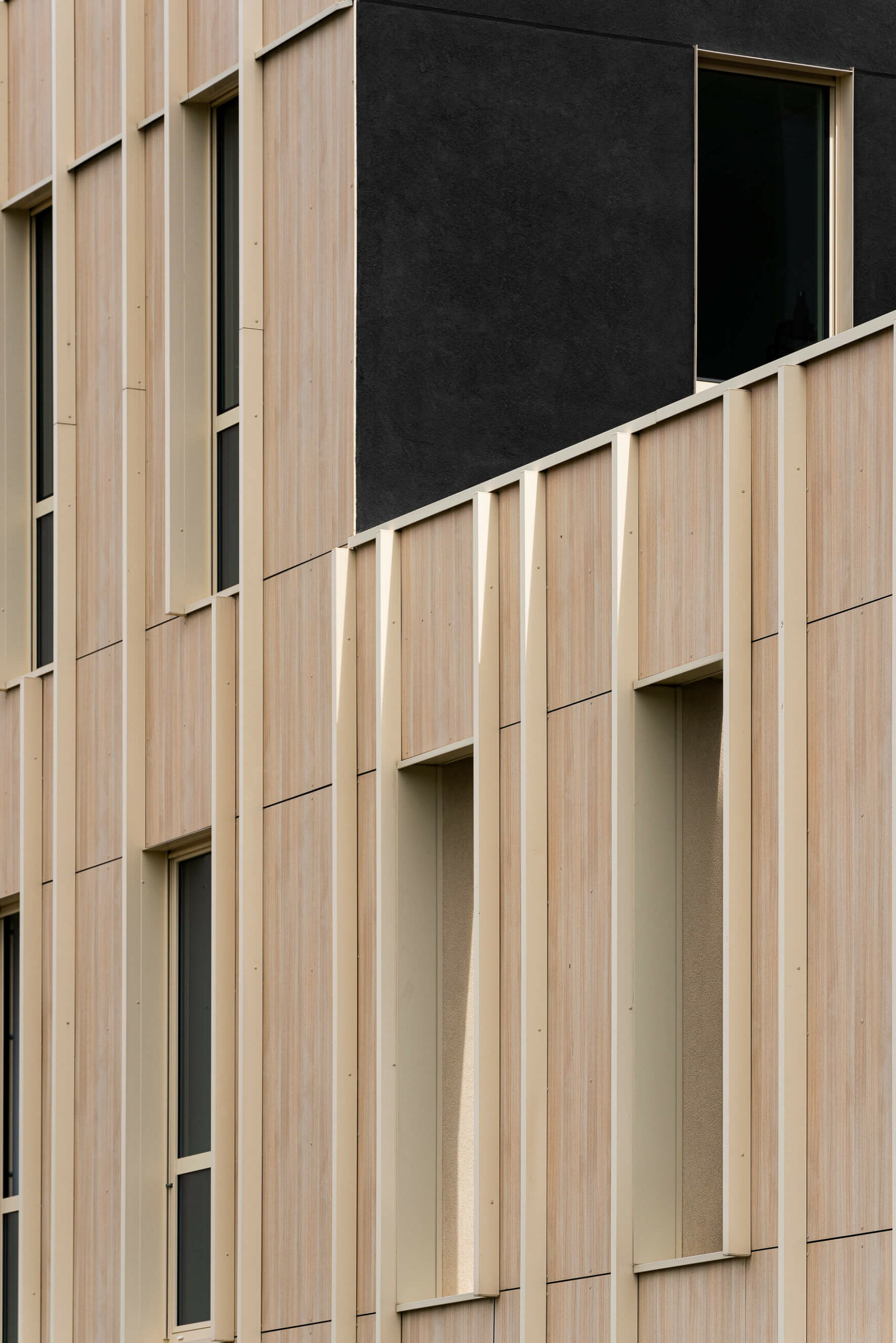 reflets-lumière-naturelle-façade-verre-troyes reflets-lumière-naturelle-façade-verre-troyes