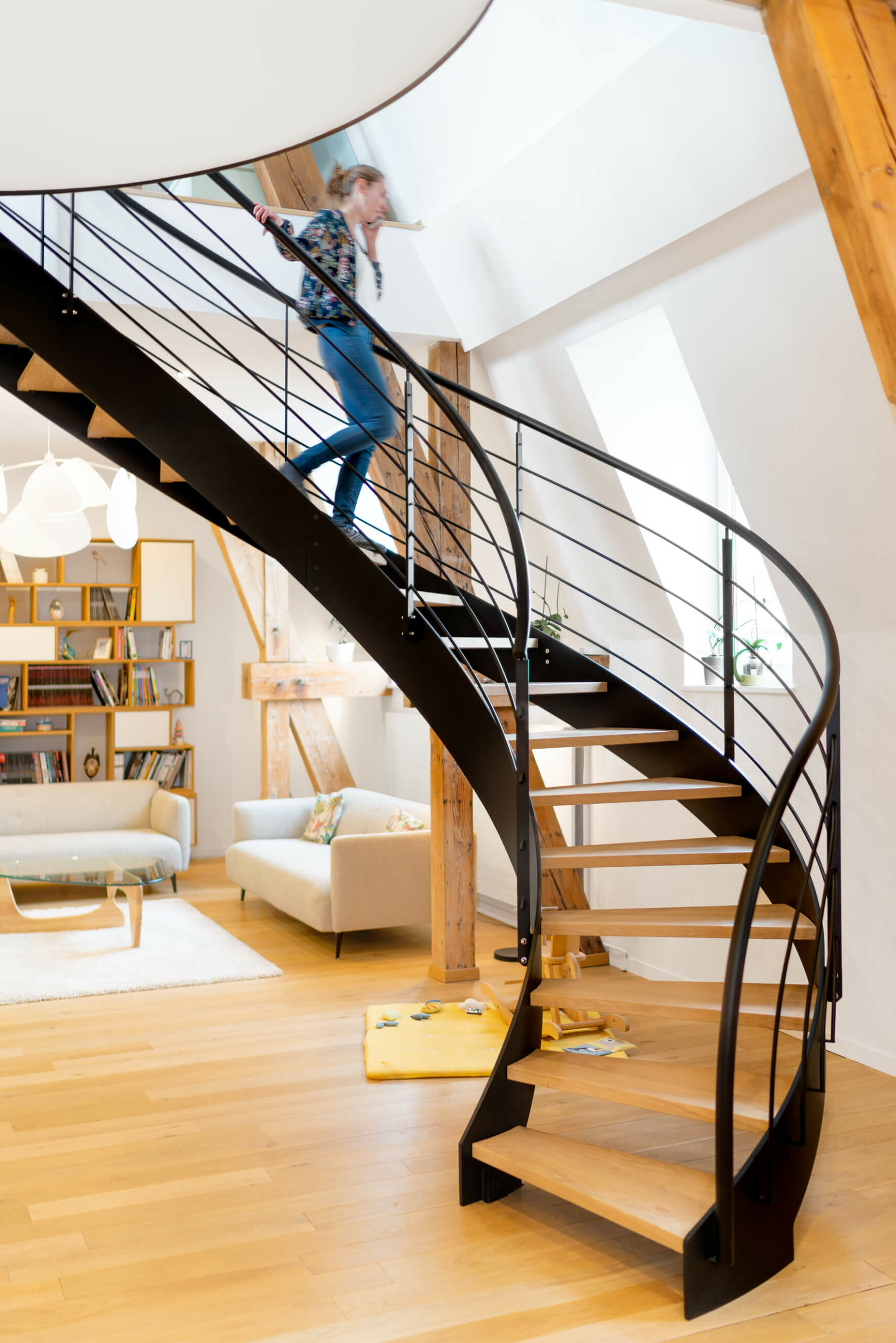 vue-architecturale-escalier-acier-bois-interieur-strasbourg