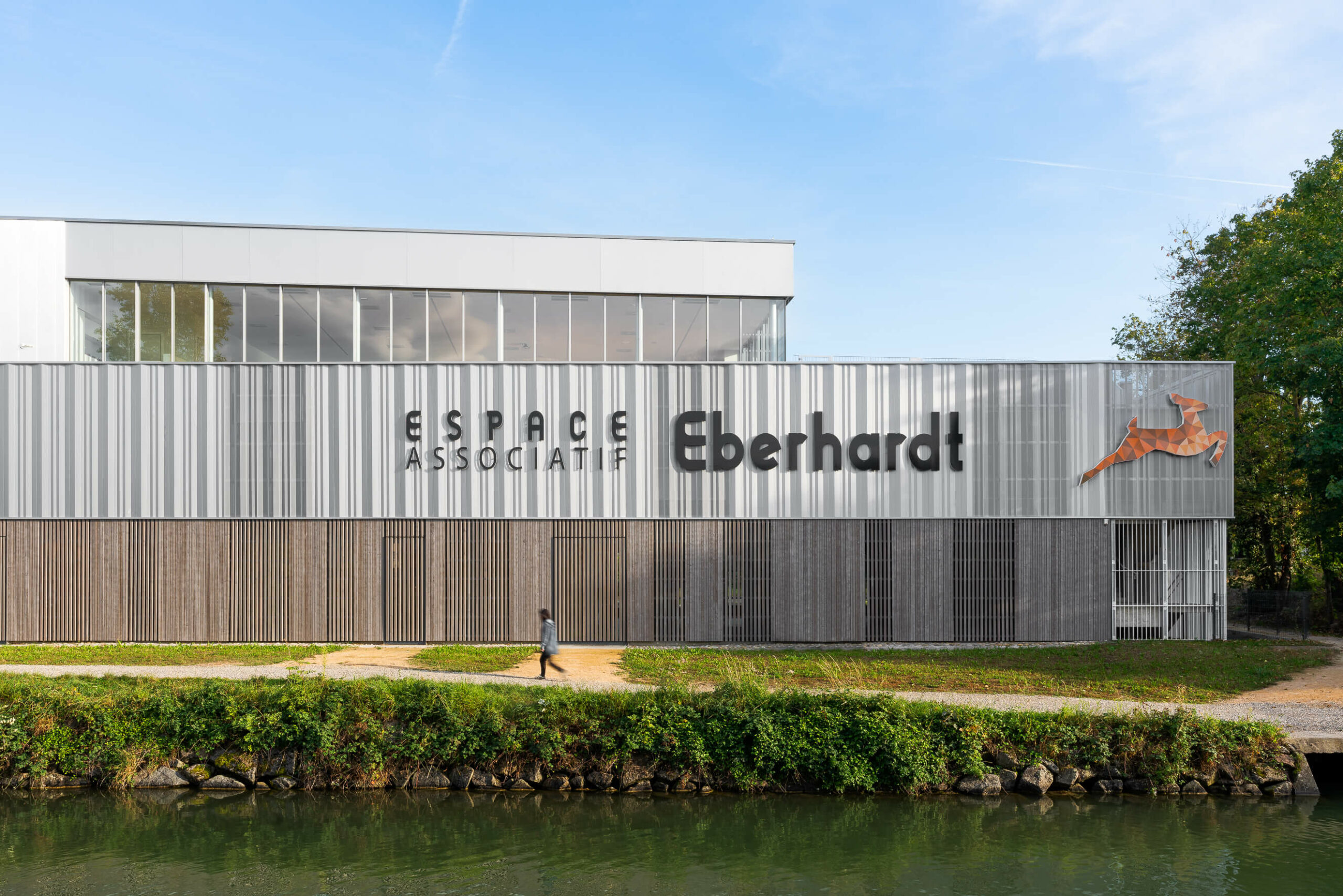 vue-canal-huningue-batiment-eberhardt-mulhouse vue-canal-huningue-batiment-eberhardt-mulhouse