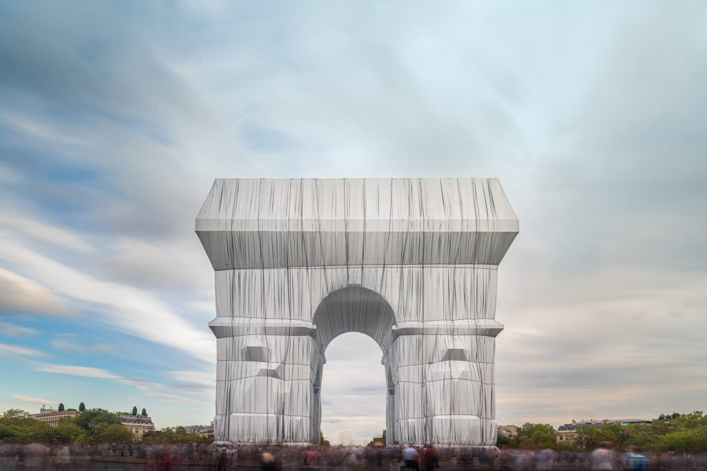 photos Michael Bouton -Arc de Triomphe Paris Christo - publication MEKAN 