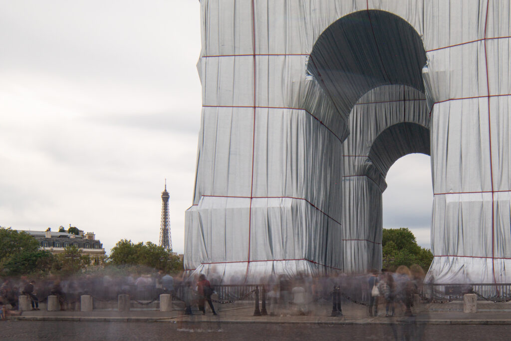 Arc de Triomphe Paris Christo - photographe Michael Bouton - publication MEKAN 
