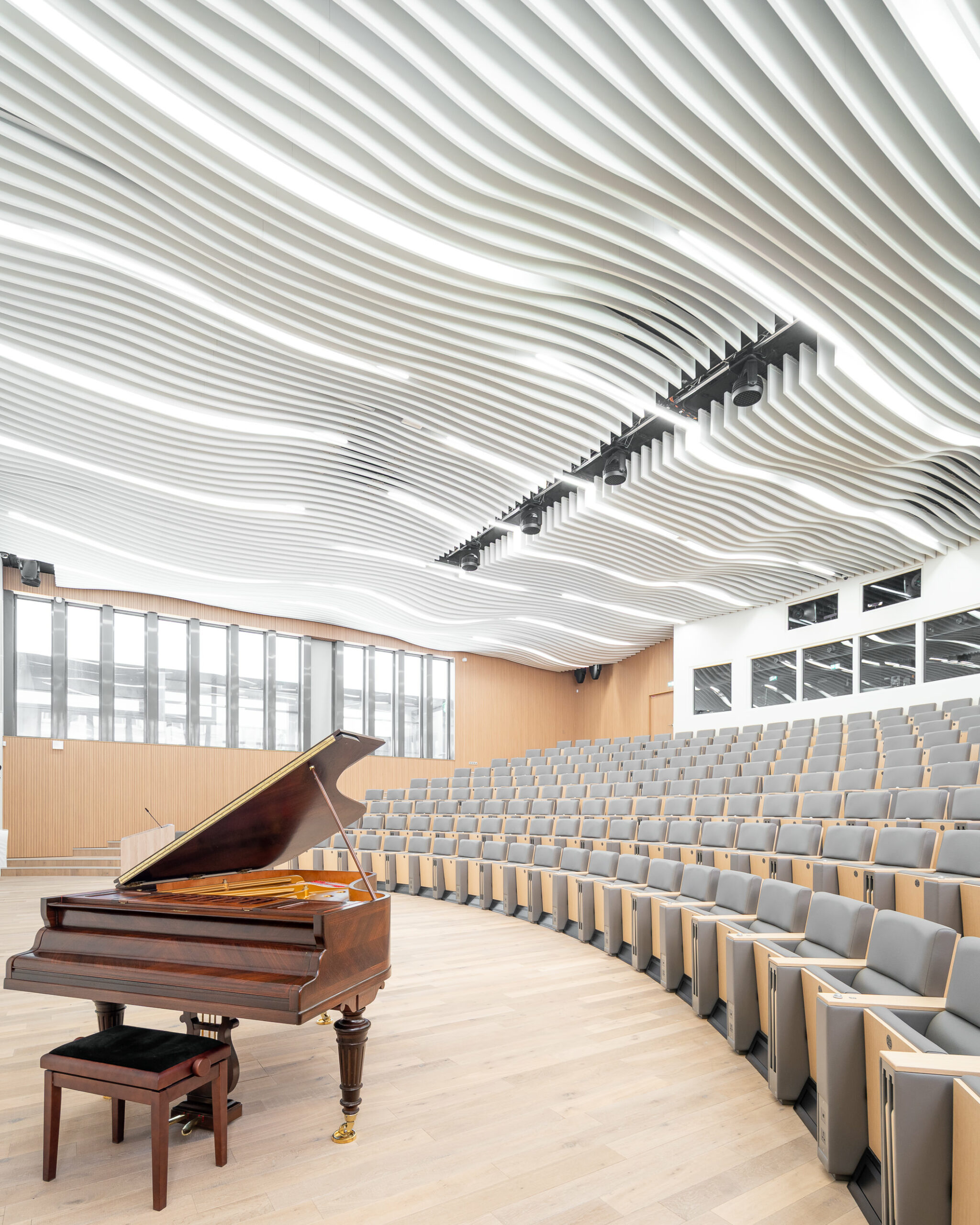 plafond-ondulant-eclairage-contemporain-ircad-strasbourg