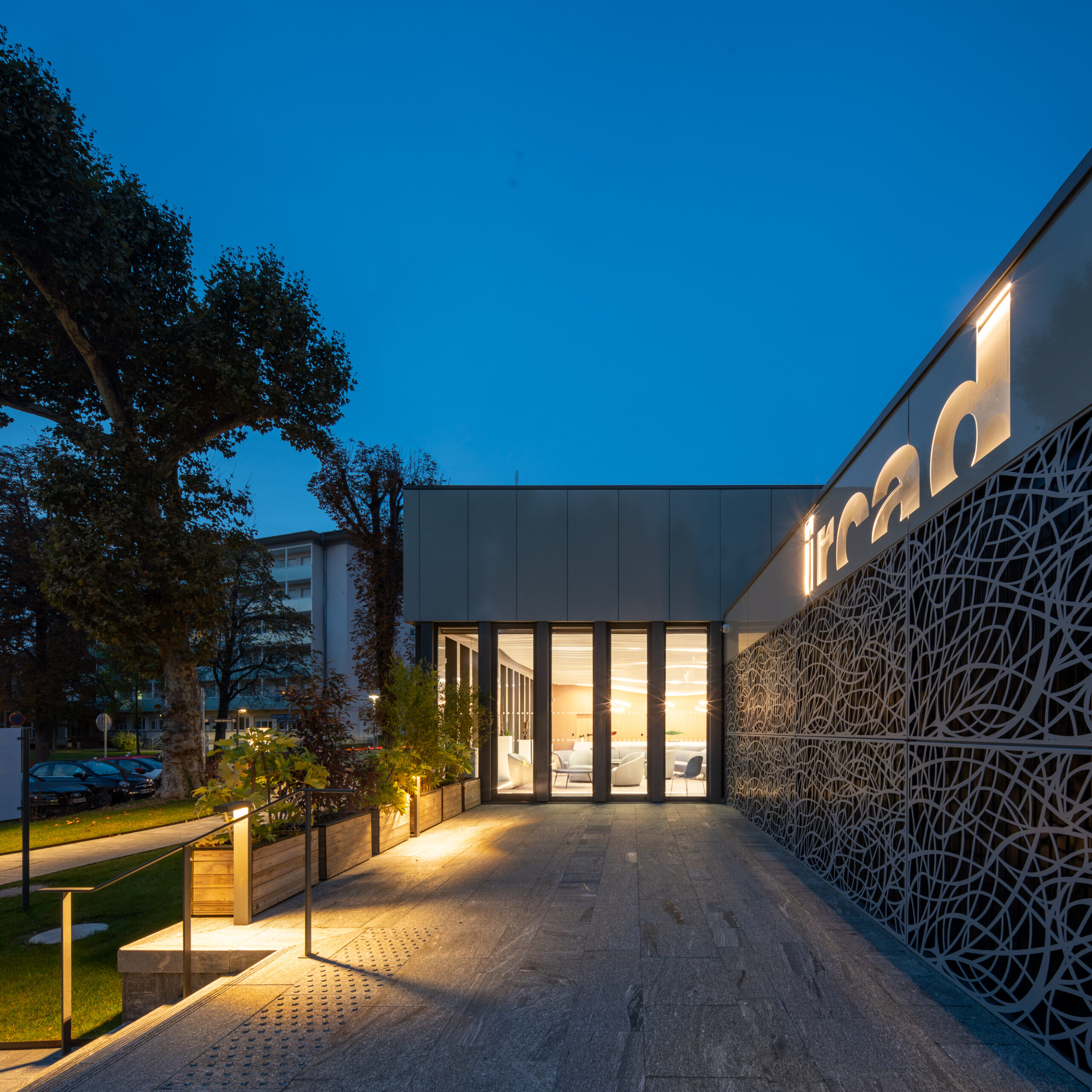 vue-exterieur -verre-acier-ircad-strasbourg-michael-bouton vue-exterieur -verre-acier-ircad-strasbourg-michael-bouton